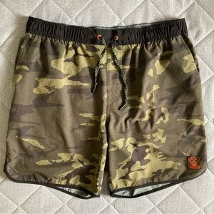 Dixxon Athletic Shorts Mens XL Green Camo Pockets Gym Activewear 7.5” Inseam